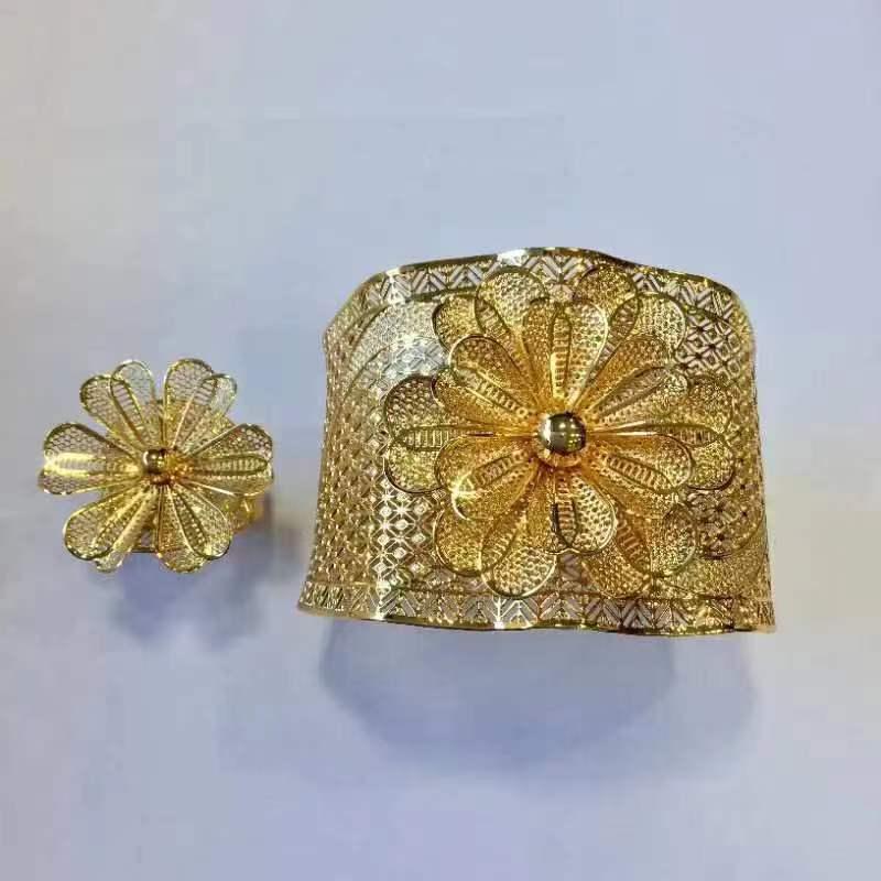 European  American Fashion Vintage Hollow Carved Gold Bracelet