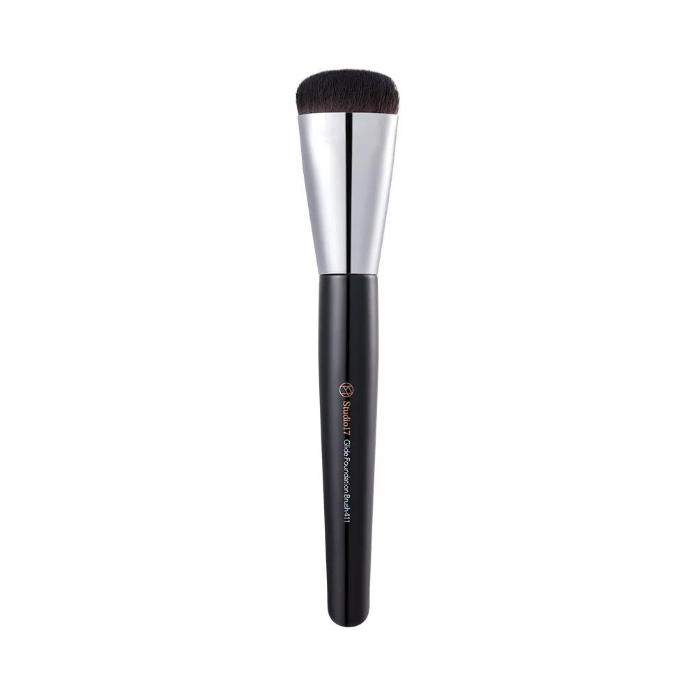 STUDIO17 Glide Foundation Brush 411