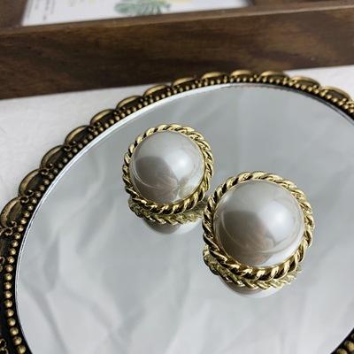 Twist Edge Big Pearl Stud Earrings Retro Personality Exaggerated Earrings Women