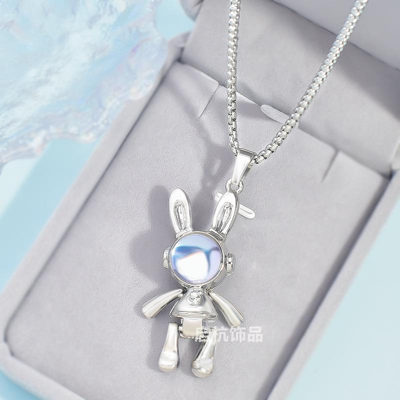 Bewegliche Weltraum-Kaninchen-Halskette Herren- und Damen-Pulloverkette Premium Vielseitiger Cartoon-Anhänger