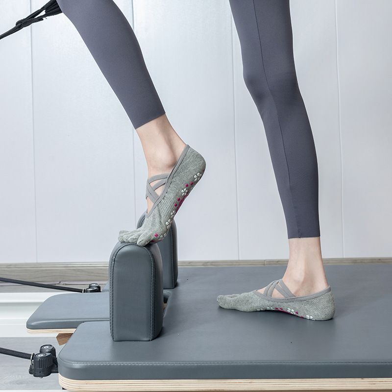 

Piano 2024 New Arrival Yoga Socks Non-Slip Finger Socks Pilates Indoor Sports Hard-Wearing Spring and Summer Cross Belt Grey