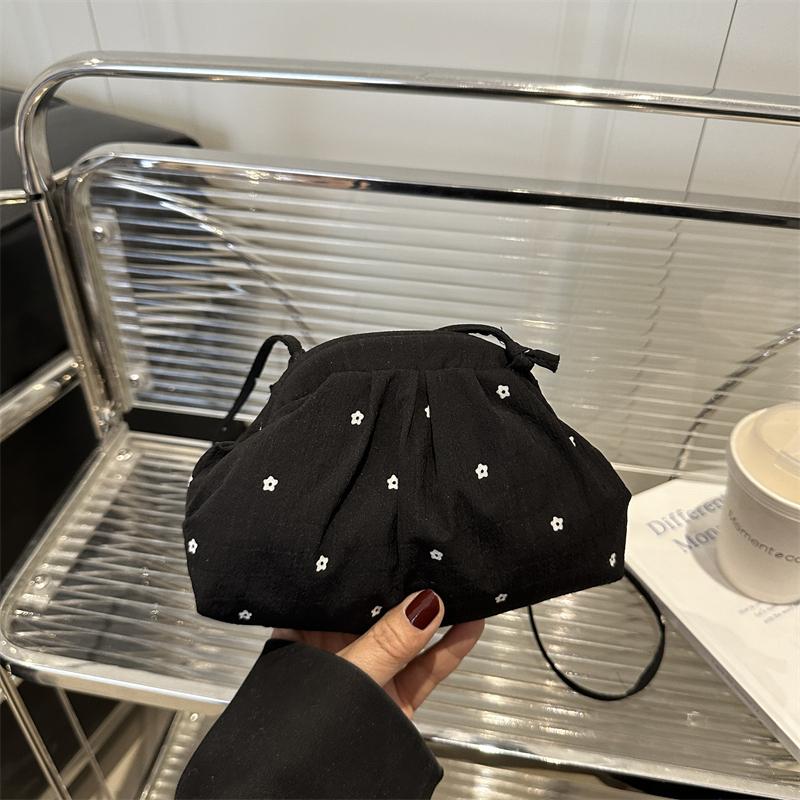 Модные минималистичные маленькие квадратные сумки в горошек, повседневные сумки-мессенджеры, универсальные модные сумки через плечо, новые персонализированные маленькие сумки 18x5x12cm чёрный