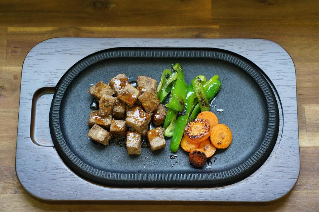 Ikenaga Iron Works New Line L Steak Plate, Cast Iron, Induction Compatible, with Wooden Base, Made in Japan, P02001