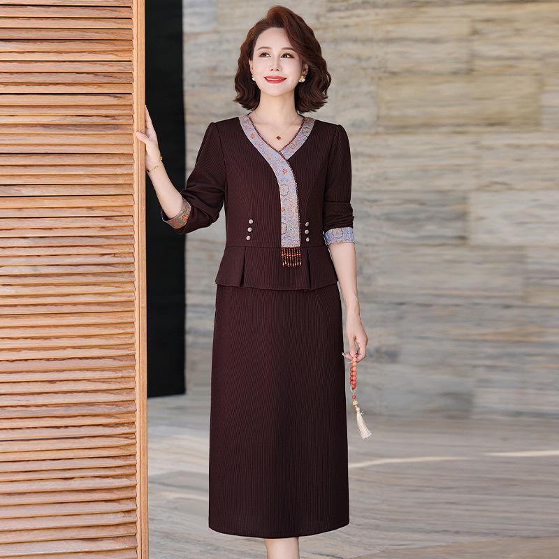 

Elegant Red Spring Dress for Mothers 2026 - Mid-length Belly-covering Daily Wear 4XL (suggested 130-145 jin)