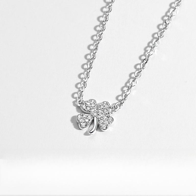 Four Leaf Grass Necklace Summer New Women's Clavicle Chain Light Luxury Small and High End Korean Edition