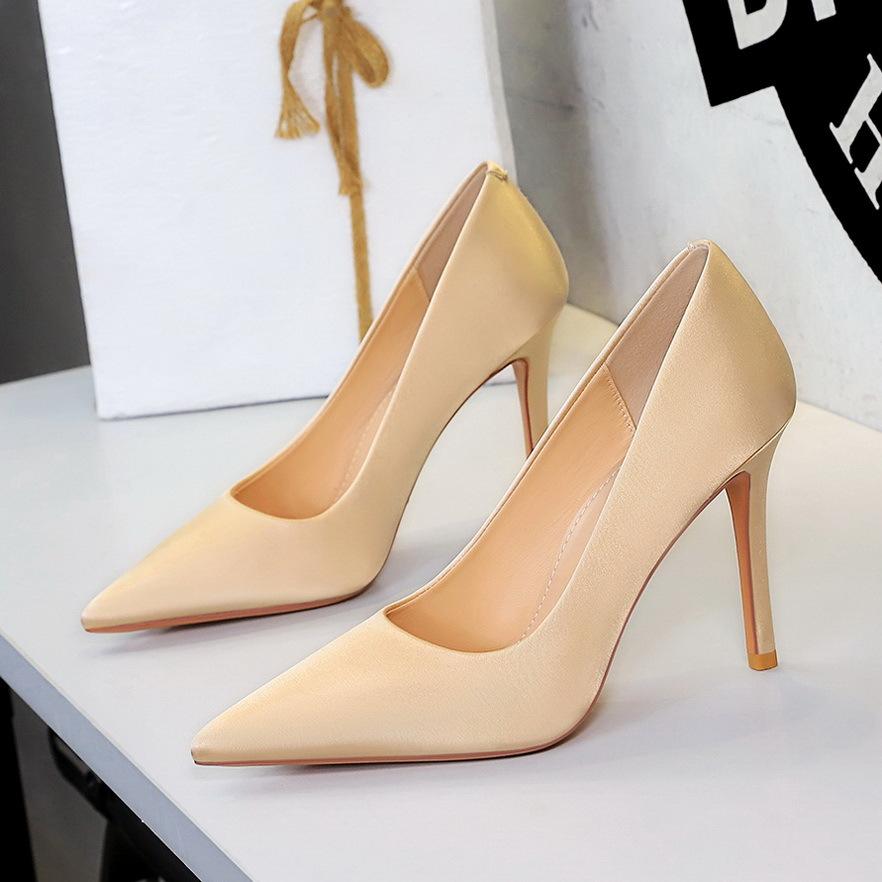 

Elegant Pointed Toe Party Dress Women Pumps Slip on Shallow Silk Fabric Concise Design Autumn High Heels Shoes for Ladies 35 бежевый