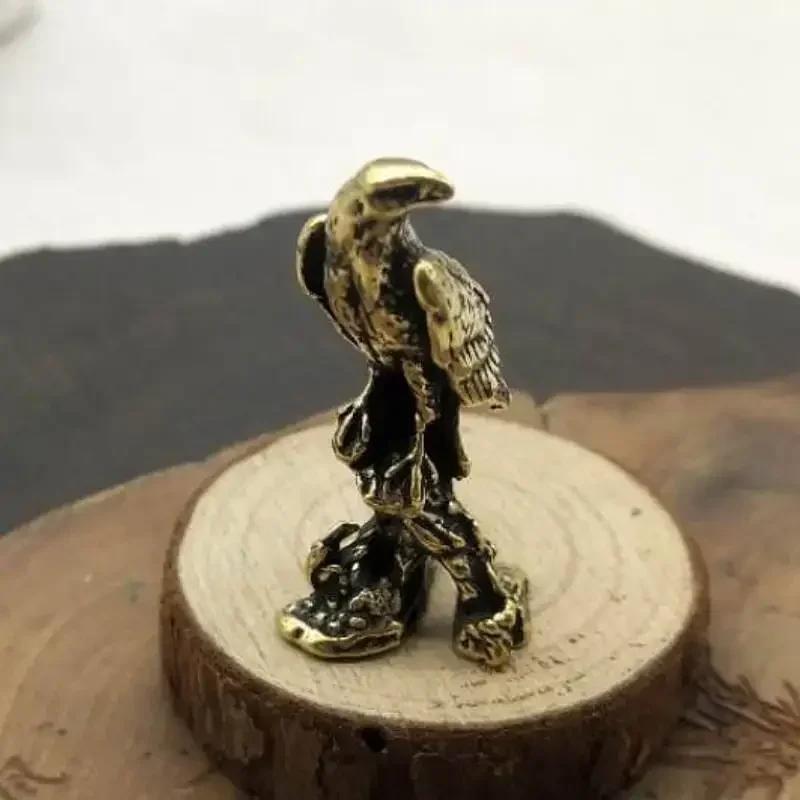 Eagle Statue Miniature Sculpture Handmade Crafts Ornament Vintage Copper Bird Figurine for Interior Home Desk Animal Decoration
