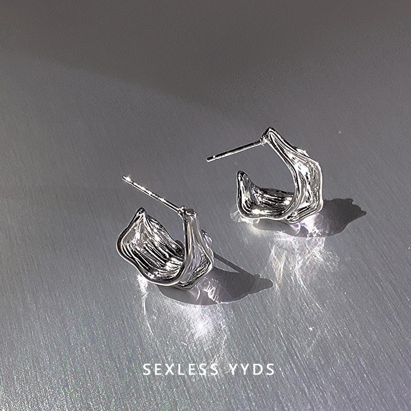 Unique Pleated Metal Hoop Stud Earrings: Exquisite, Sweet, and Bold Statement for Stylish Girls