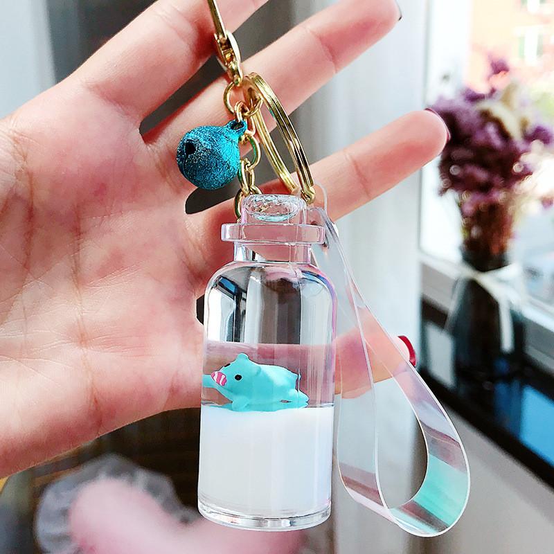 

Плавающий брелок в виде свиньи с молоком с фиолетовым колокольчиком и акриловым дизайном с жидким песком BlueMatte Blue