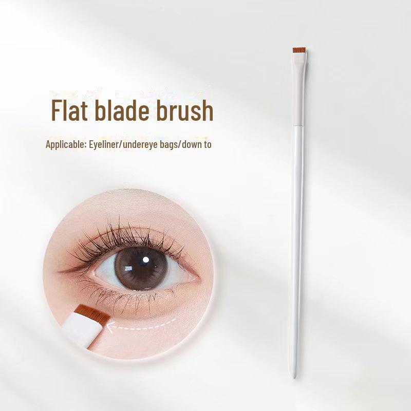 

Підводка для очей та пензель для брів Cloud Porcelain Angled - інструмент для макіяжу плоских повік та шовкопрядів small flat eyeliner brush