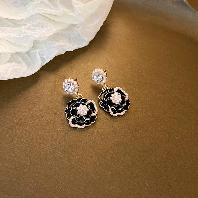 Black retro flower butterfly earrings temperament high-end stud earrings fashion niche versatile light luxury earrings
