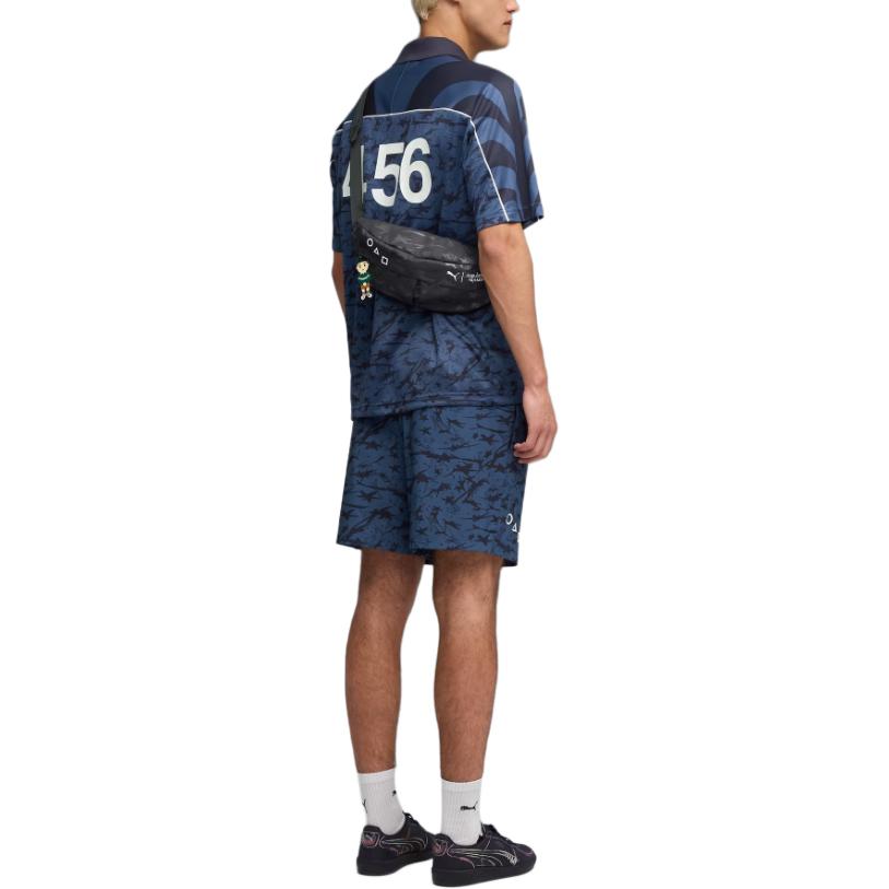 Puma X Collaborazione Squid Game SS25 Maglietta alla Moda Versatile a Maniche Corte con Scollo a V Uomo Top 630707-16