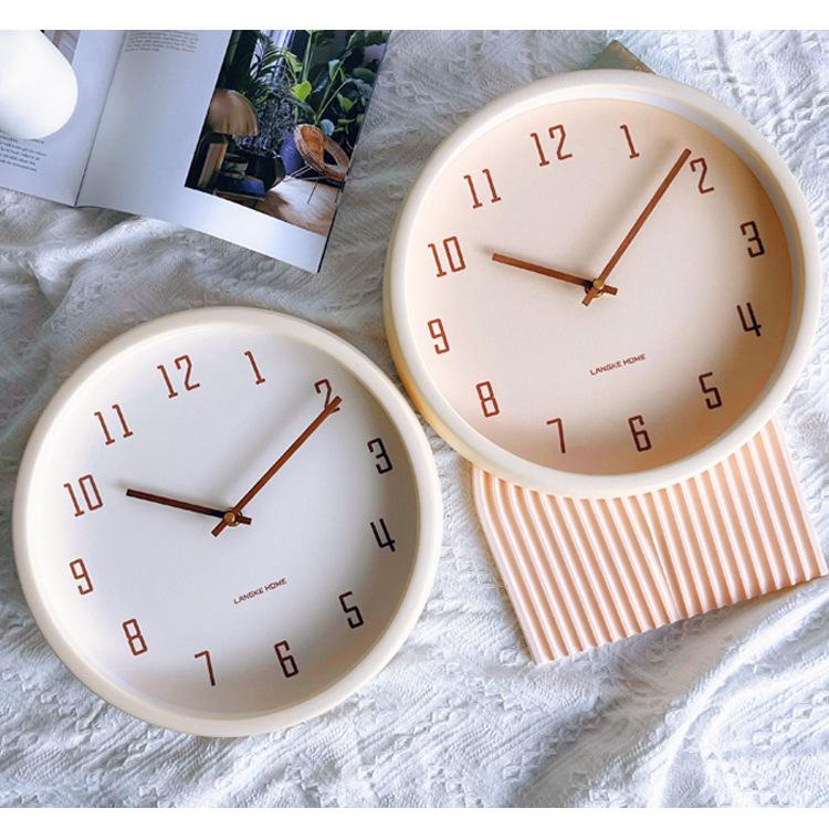 Cream-style Wall Clock, Solid Wood, Silent, Round, Fashionable Clock, Simple Decoration for Living Room and Bedroom