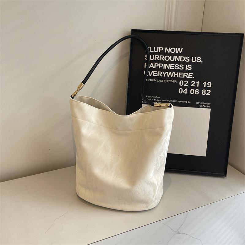 Solid Color Korean Version Simple Shoulder Bag Bag for Women, 2025 Spring and Summer Niche Design, Versatile Ins Crossbody Bag, Bucket Bag for Women