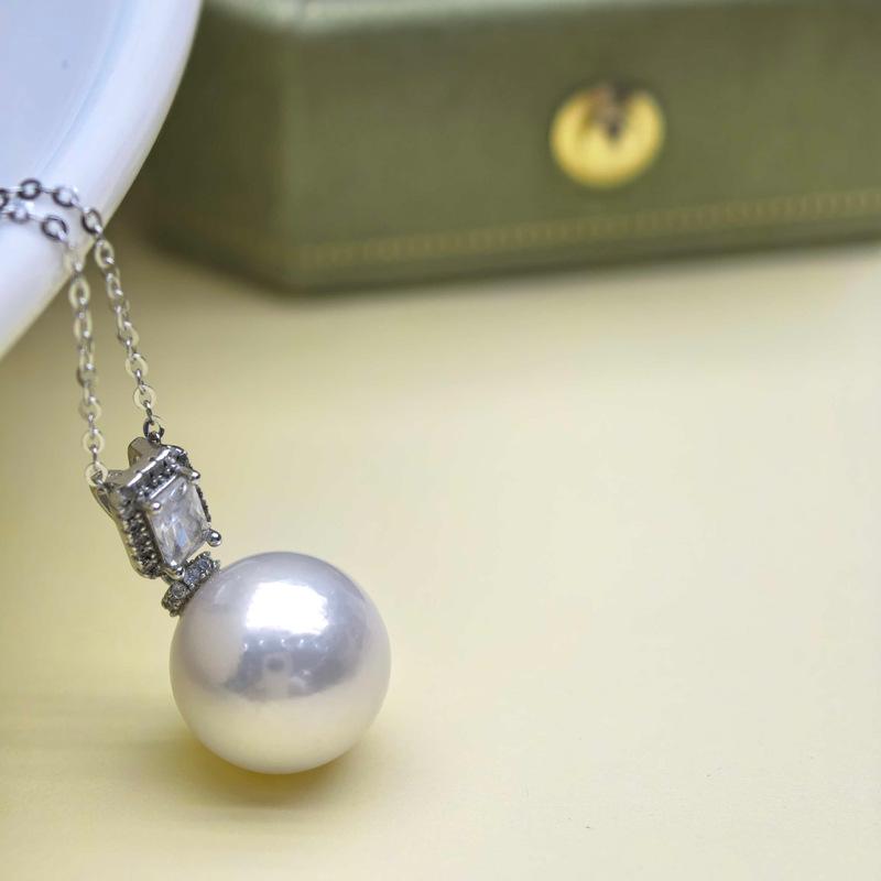 

Zhuji Classic Freshwater Pearl Necklace with Large Square Pendant 11-12mm (Near Round, Strong Luster, Minor Blemish)