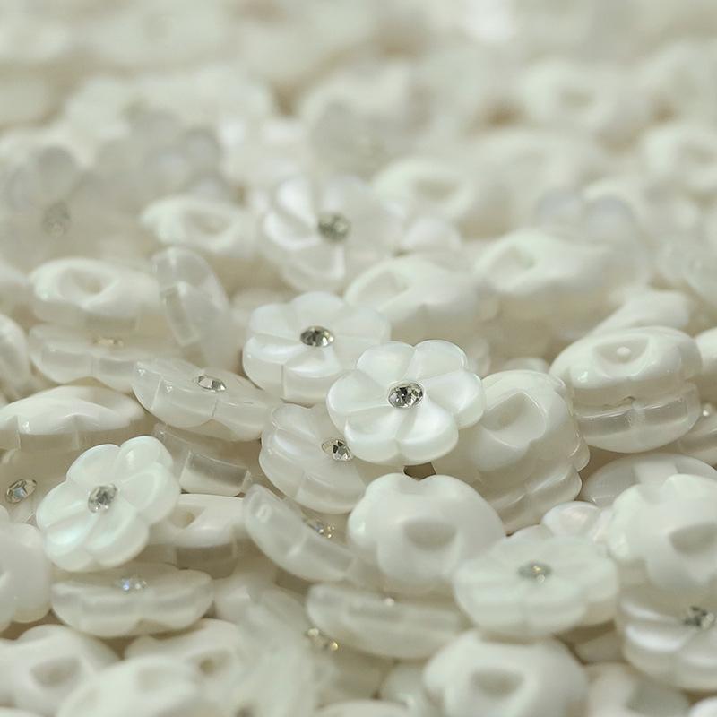 

5 шт. вязаный кардиган с пуговицами в виде цветков сливы, пуговицы из смолы, темное платье для глаз, шерстяная одежда, декоративные пуговицы на воротнике рукава 1 #[Rotating plum blossom diamond white] 12.5mm