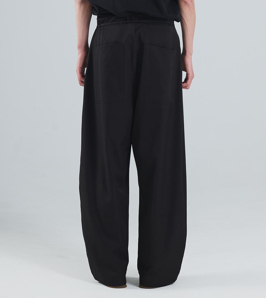 Beoteunseoul Front Cut Curved Spandex Slacks (Black)
