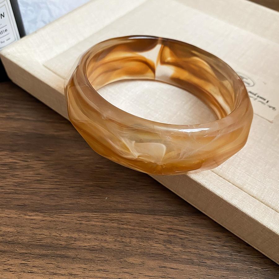 European and American Beige Irregular Geometric Resin Bracelet Light Luxury Temperament Bracelet Retro Exaggerated Jewelry Women
