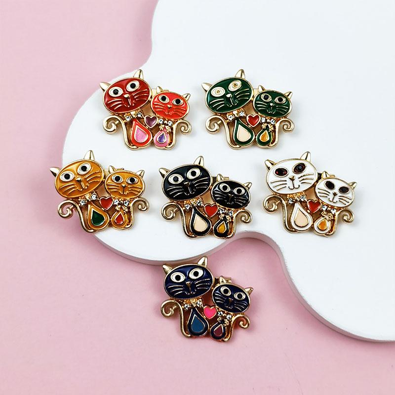 1PC Cat Brooch Cartoon Two Cats Cute Zinc Alloy Versatile Pin Buckle Clothing Accessories Diamond Inlaid