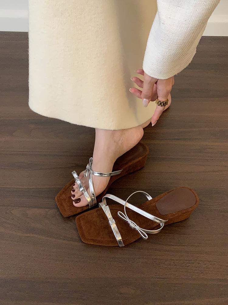 

Fashion A Retro Wedge Heel Flip-flop Girl Wears Silver High-heeled Flip-flops with A Skirt, Beach Sandals and Roman Women s Shoes 35 золотой