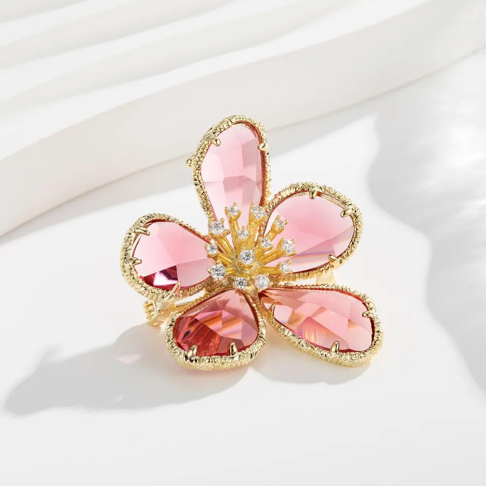 Fashion Luxury Crystal Flower Brooches for Women Corsage Lapel Pins Elegant Wedding Party Jewelry Accessories