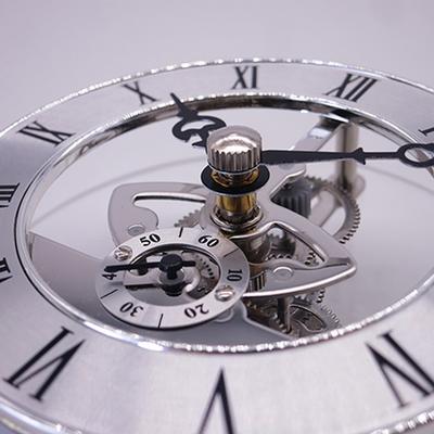 Ornement d'Horloge Mécanique Créatif DIY Cadre Vide Mouvement d'Horloge Squelette en Métal Horloge Silencieuse pour la Maison Décoration de Salon Bureau