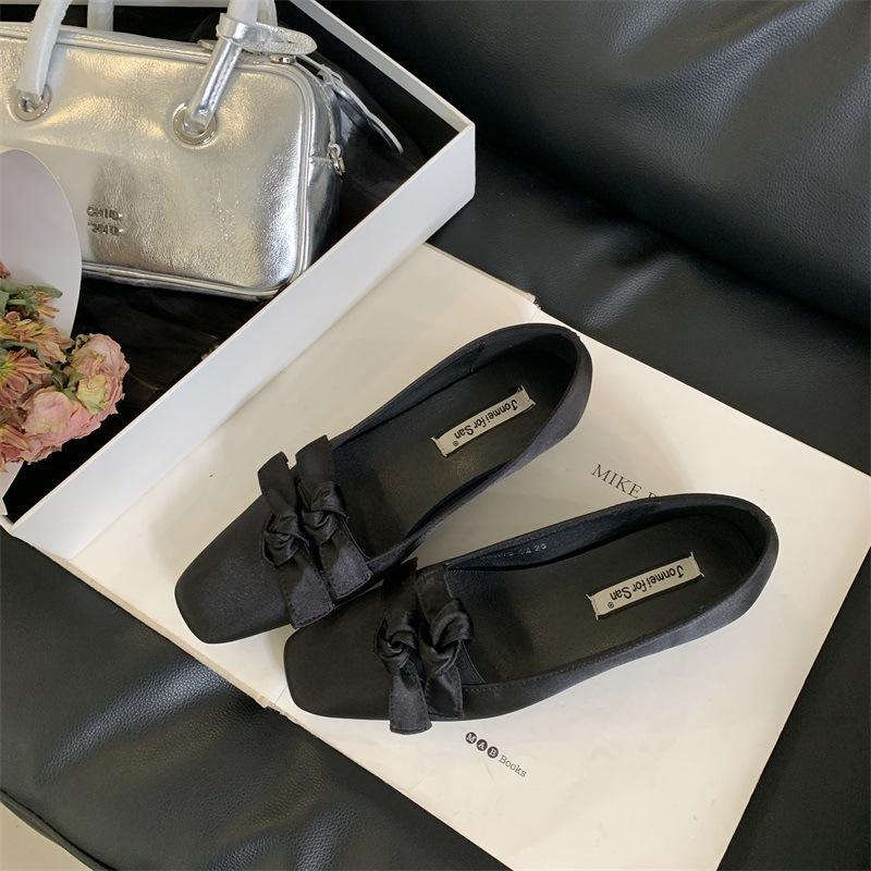 

French women s shoes spring and autumn 2025 new commuter satin retro temperament pointed single shoes 35 чёрный
