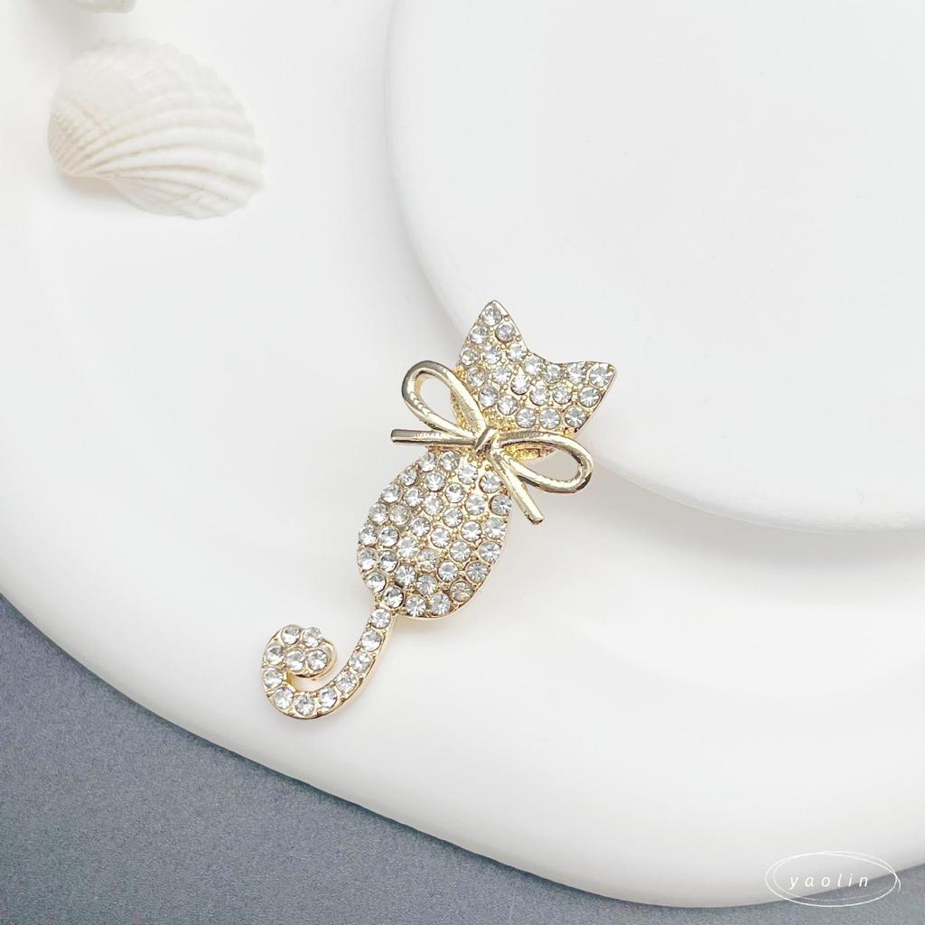 Korean-inspired Rhinestone Kitten Brooch: Cute, Fashionable Cardigan Pin & Suit Accessory for Men and Women