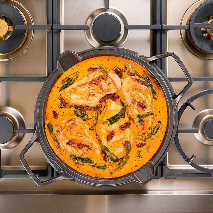 Poêle à Paella en Fonte Assaisonnée Induction 33cm pour le Feu, Barbecue, Four Victoria Signature Classic 32722 Noir
