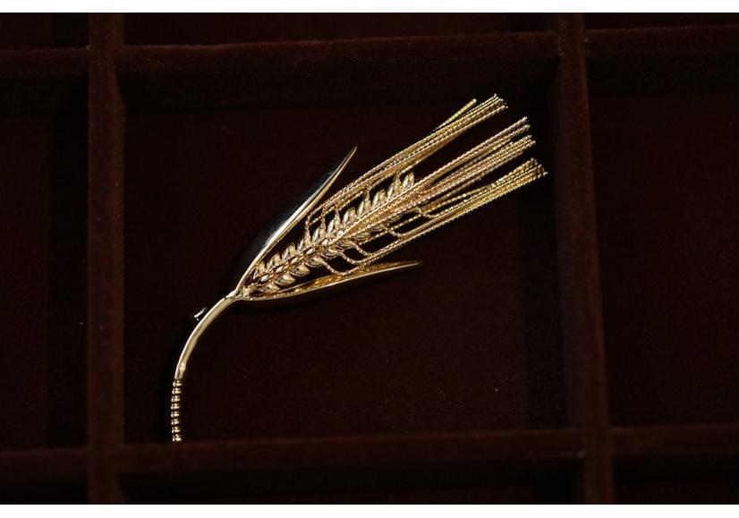 Bo Xin Yun Metal Wheat Ear Brooch: Elegant Lapel Pin for Men s Suit – Premium Corporate Gift