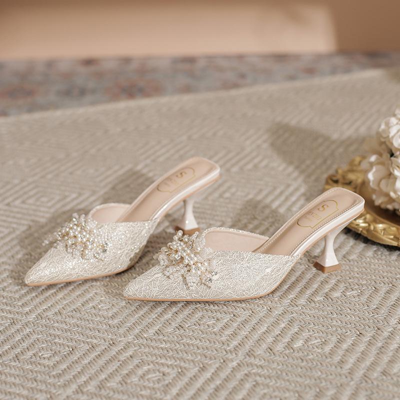 

Туфли-лодочки со стразами, бантиком, острым носком, на тонком высоком каблуке, женские, с мелким вырезом, не утомляют ноги, летние новые босоножки с открытой пяткой, женские 39 шампанского