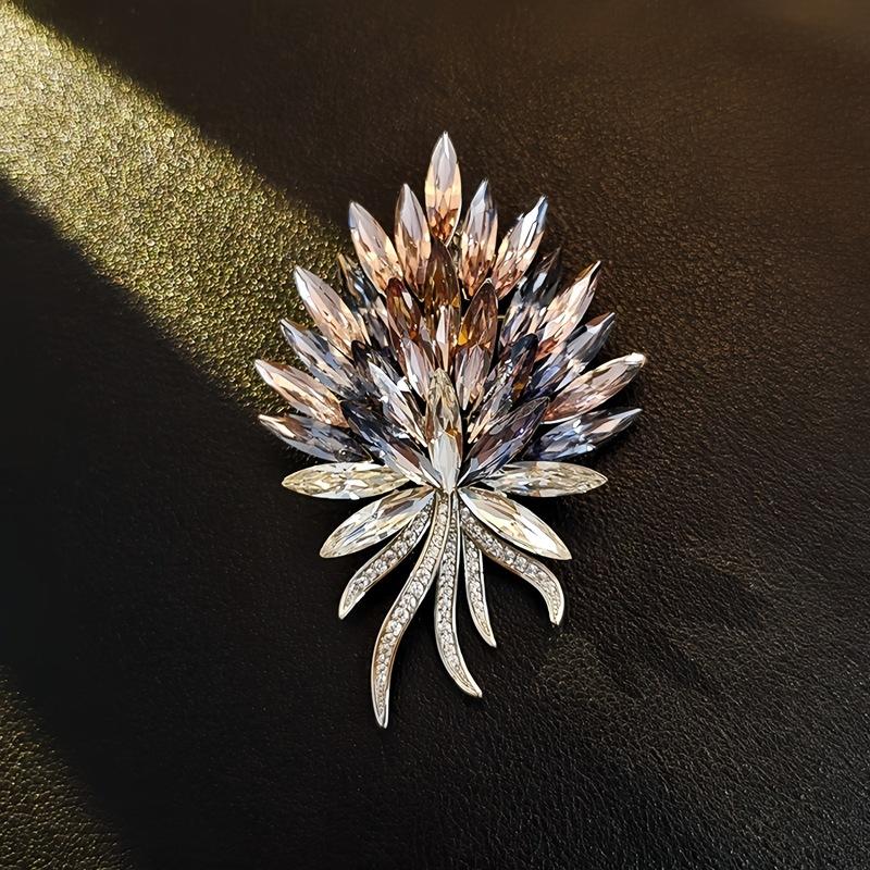 High-End Light Luxury Flower Brooch Female Heavy Industry Design Sense Animal Brooch Diamond Corsage Coat Clothing Accessories