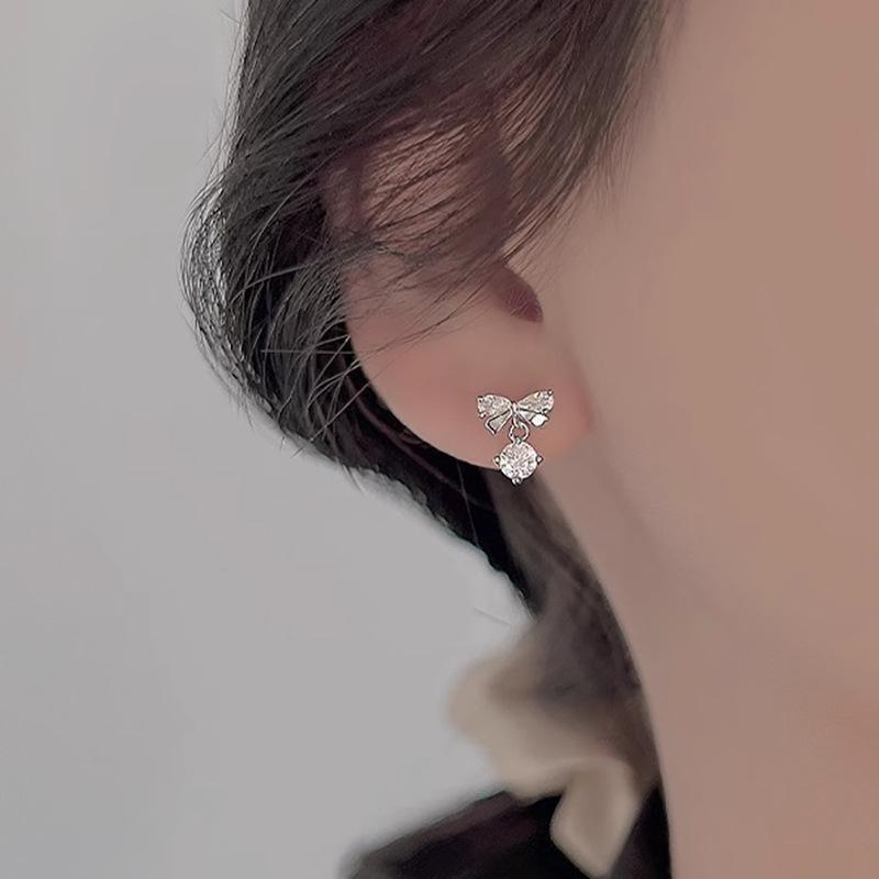 

Корейская версия изысканных сережек-гвоздиков в виде банта, женские легкие роскошные модные новые серьги с кисточками и цирконами в дизайне Sense Niche