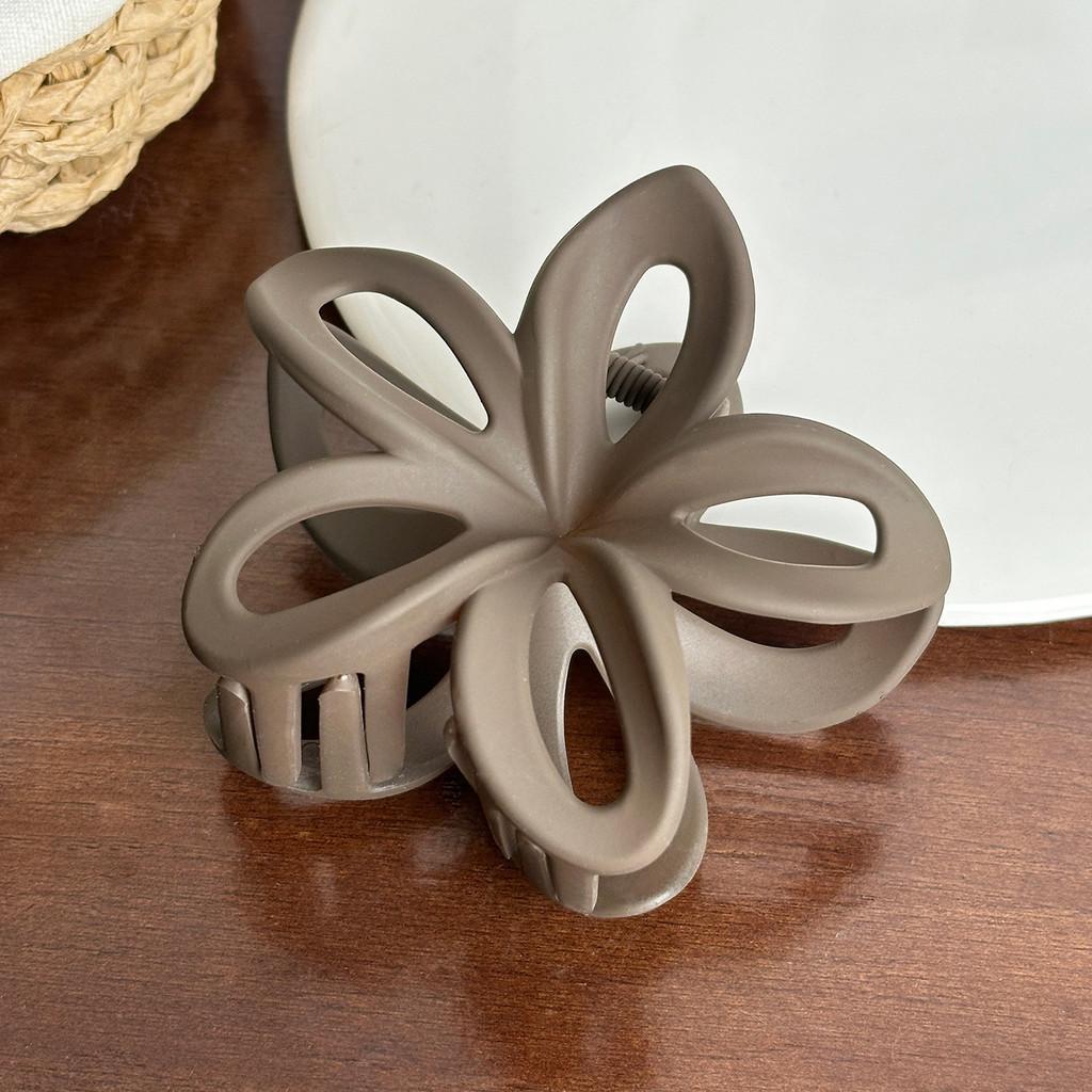 Versatile Egg Flower Hair Claw Clip In Multiple Colors For Effortless Styling And Fashion