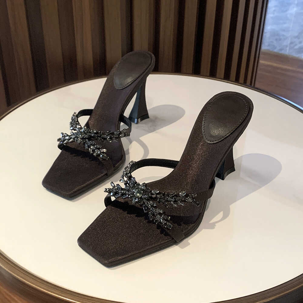 

Стразы крест с сандалиями женские летние 25 новый лист цепь высокий каблук квадратный носок каблук-подкова одно слово с крутыми шлепанцами 35 коричневый