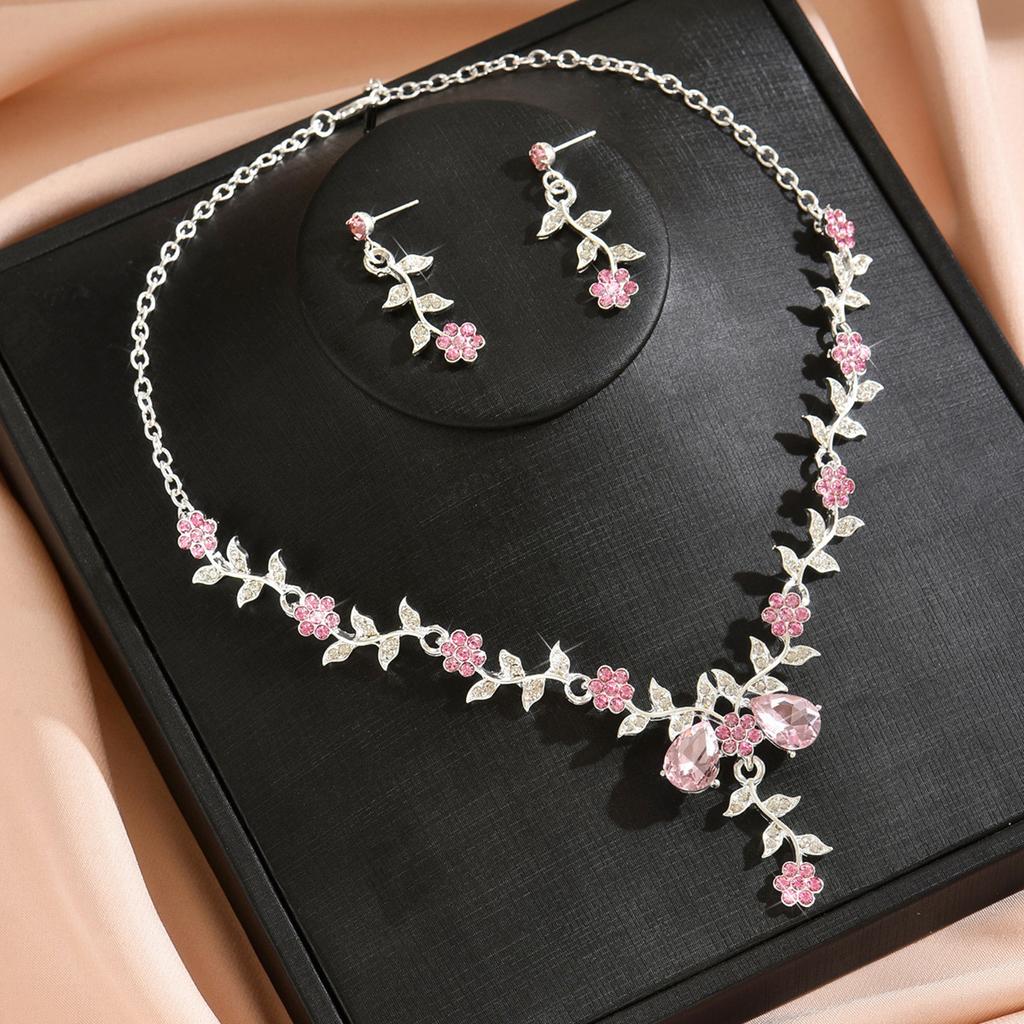 Schmuck aus dem Nahen Osten Halskette Ohrringe Armband Dreiteiliges Set Voller Diamanten Brautschmuckset Kleideraccessoires Frauen