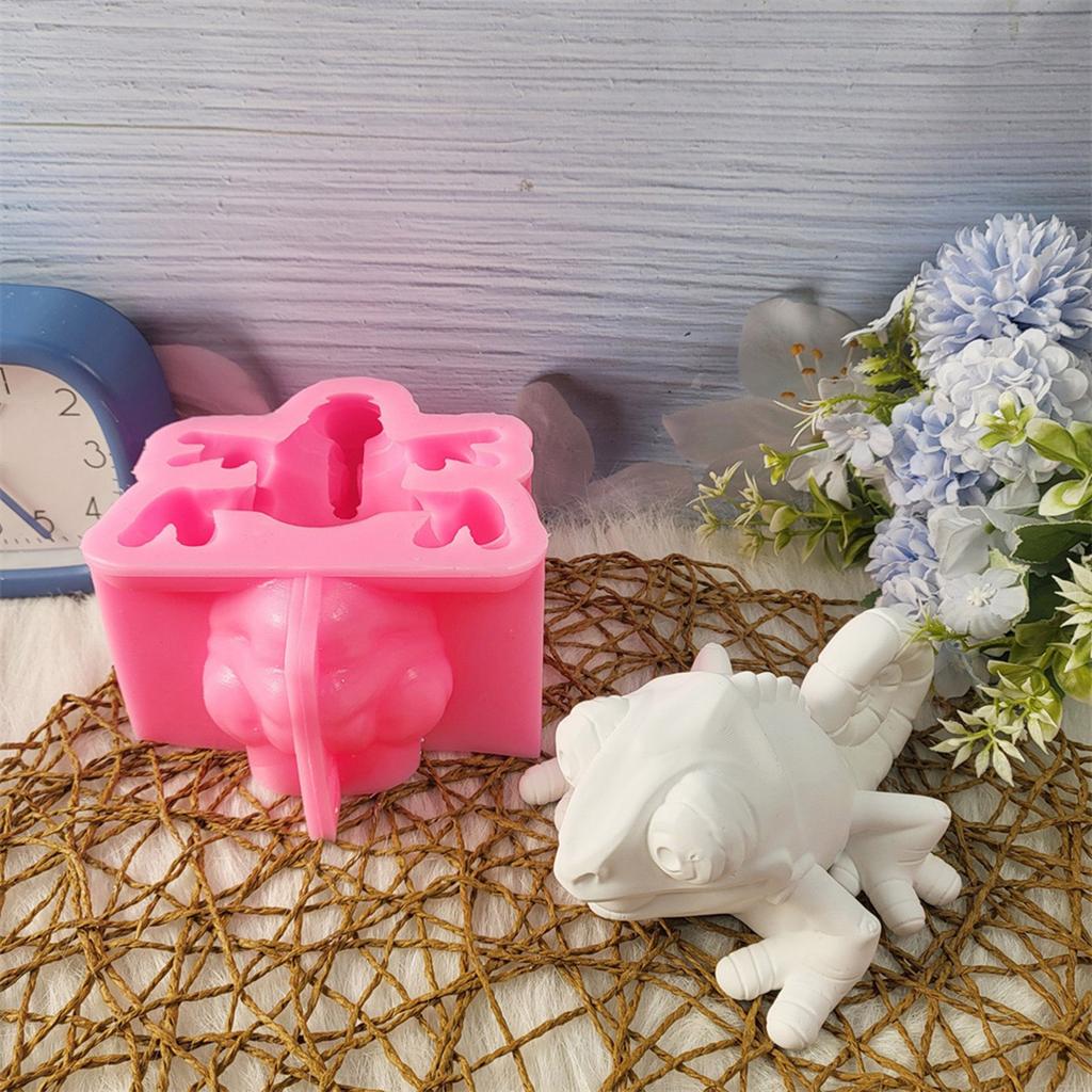 Flexible Silicone Ornament Mold for Making Chameleon Plaster Decorations Suitable for Home and Office Display