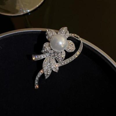 Mode Kreativität Strass Perle Blume Silber Broschen Für Damen Kleidung Mantel Accessoires Geschenke
