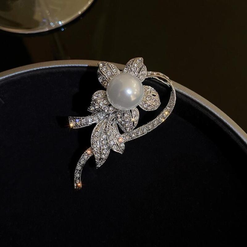 Fashion Creativity Rhinestone Pearl Flower Silver Brooches For Women Clothing Coat Accessories Gifts