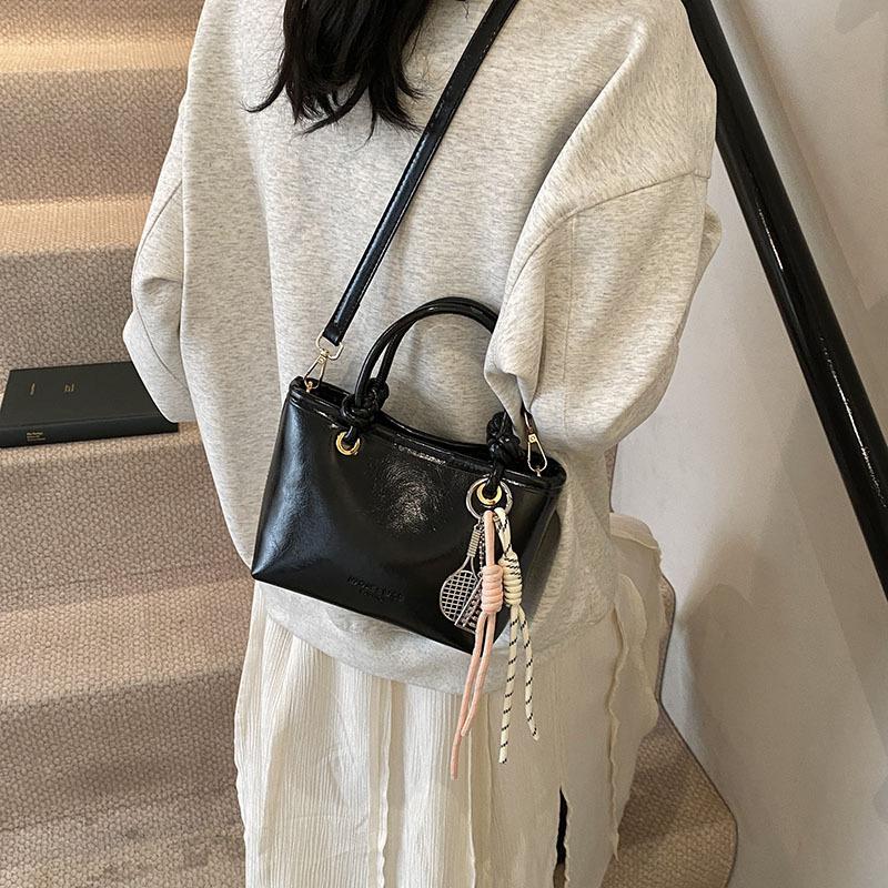 2025 retro bag new commuter large capacity messenger portable tote shoulder bucket bag