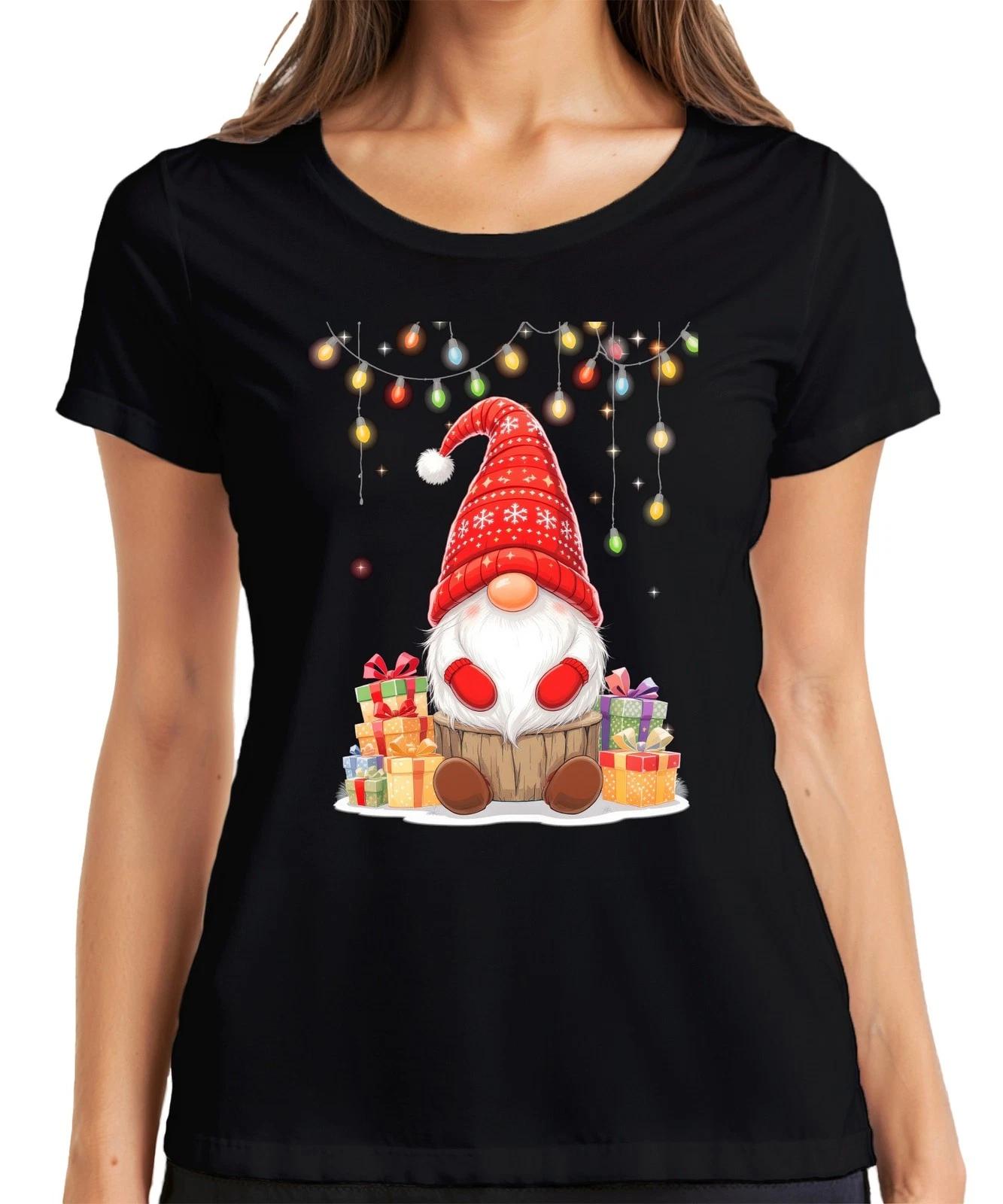 Weihnachtswichtel Gnom rote Mütze Geschenke Lichterkette nordisch Damen T-Shirt XS