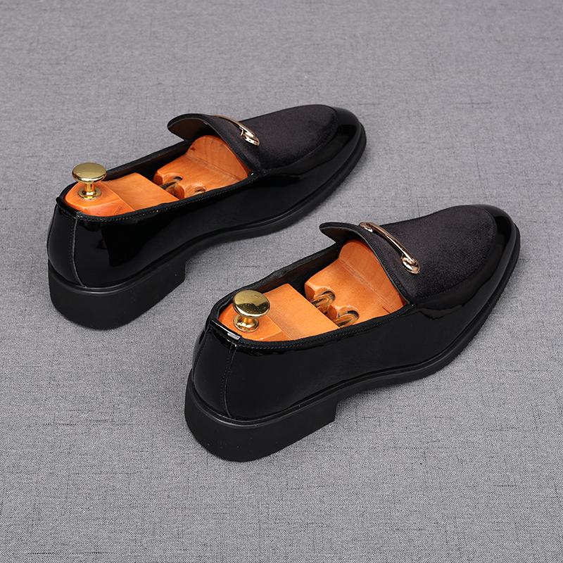 Men's Pointed Suede Leather Metal Button Slip On Flats Shoes Male Designer Loafers Homecoming Wedding Dress Zapatillas Hombre