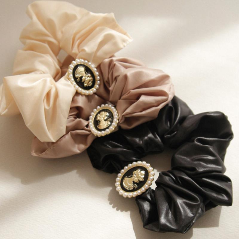 

J.Lauren Cameo Pendant Silk Hair Scrunchies H0977 beige