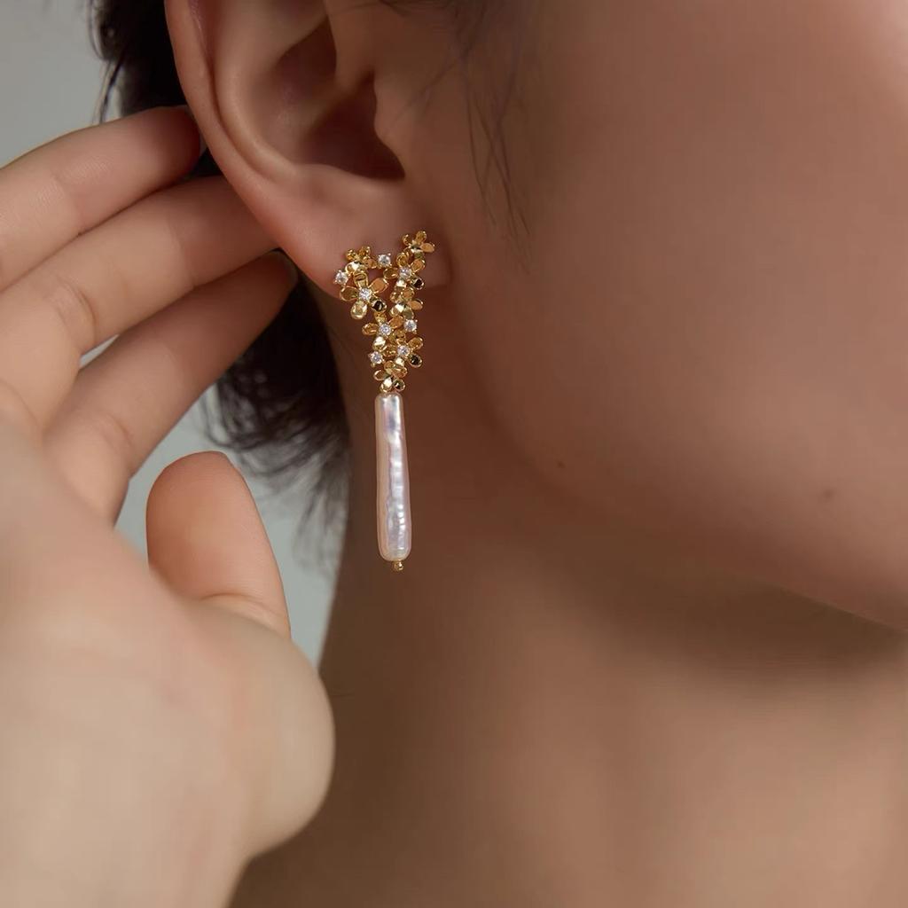 Flower Clusters, French Retro Gold Flowers, Natural Silver Bars, Freshwater Pearl Earrings, Femininity, Stud Earrings, Silver Needles, Women