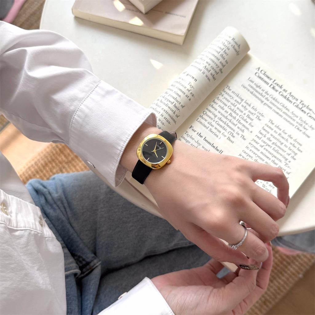 Ceas de mână casual cu cuarț pentru femei Ceas simplu auriu Brățară ajustabilă din oțel inoxidabil Ceas de mână Doamne Ceas de lux Cadouri
