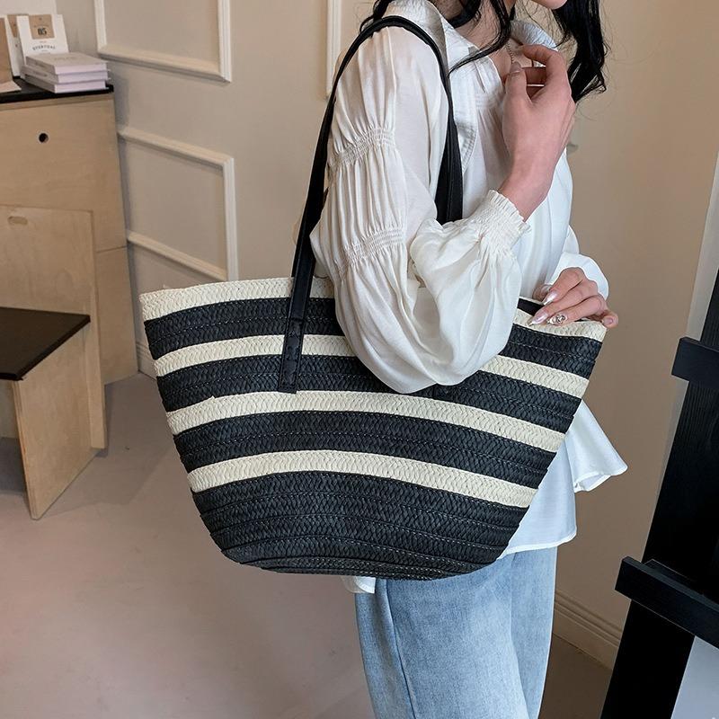 Retro Stroh gewebte Tasche Damen neue Sommer Mode Schultertasche gewebte Strandtasche große Kapazität Tragetasche