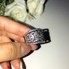 Neu Neu Design Luxus Breite Ringe für Frauen Voll Gepflastert CZ Stein Luxus Brillante Hochzeit Bands Zubehör Mode Schmuck