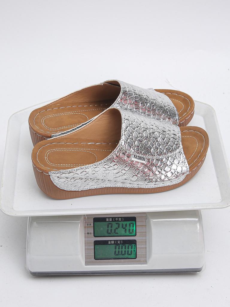 South East Asia 2025 new foreign trade slope heel slippers women's thick bottom women's sandals casual light large size