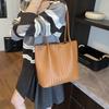 Autumn retro large-capacity bag women's new fashion woven pattern shoulder bag work tote bag