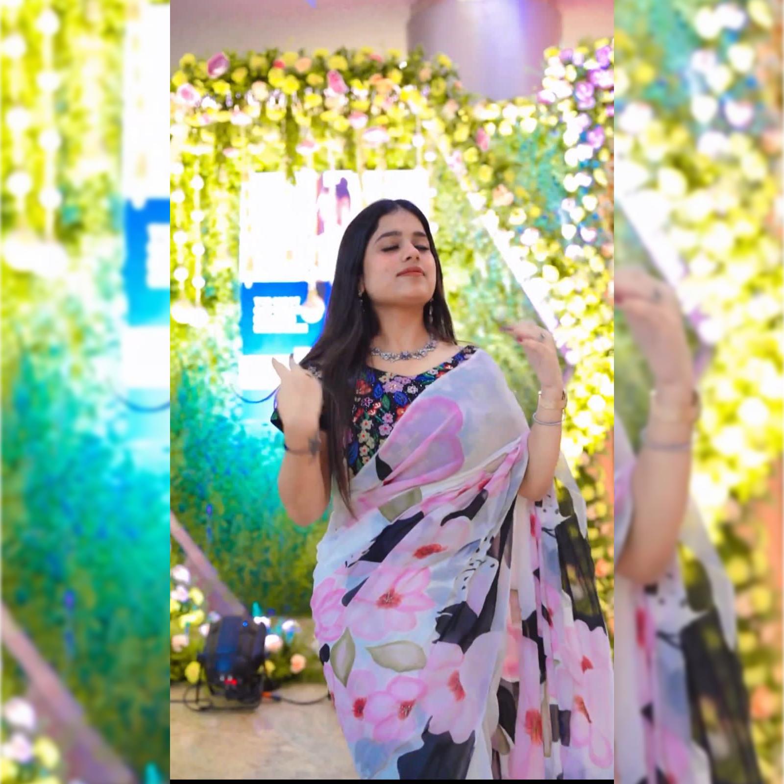 

Предварительная настройка нового дизайнерского сари для женщин